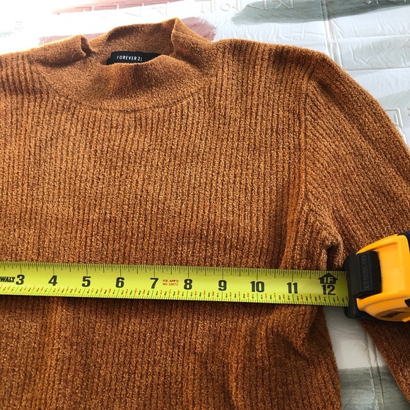 3/$25 Forever 21 cropped mock neck sweater - Picture 5 of 7